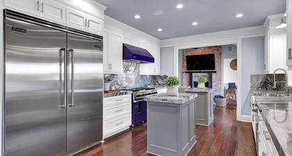 Private 7BR Lakehouse Estate Pool Hottub 13 Beds