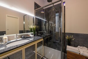Luxury Quadruple Room, Courtyard View | Bathroom | Shower, hair dryer, towels, soap - DibraLuxurySuites (Milano)