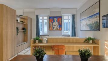 Luxury Quadruple Room, City View | Interior