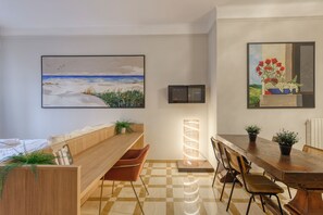 Luxury Quadruple Room, City View | Dining - DibraLuxurySuites (Milano)