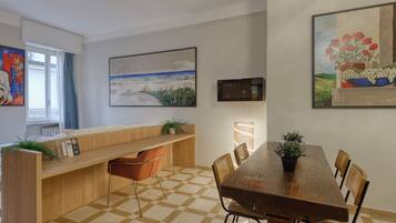 Quadrupla Luxury, vista città | Ristoranti