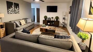 Una Smart TV, libros