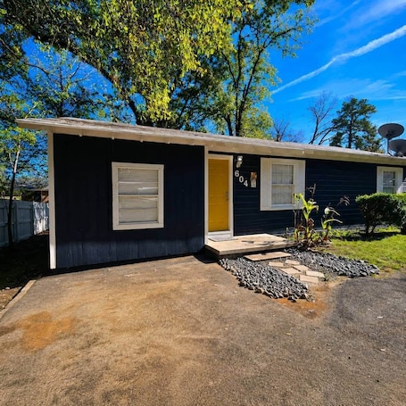 Exterior. Waggoner in Longview