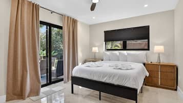 2 dormitorios, tabla de planchar con plancha, cuna de viaje