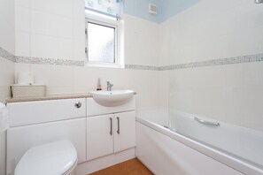 Hårtørrer, håndklæder, Sæbe, Toiletpapir