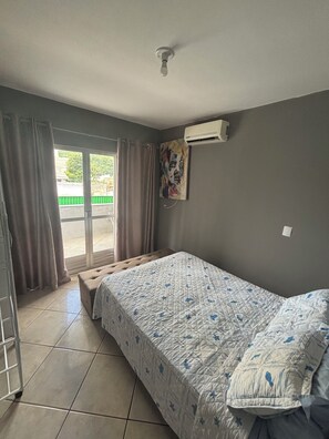 1 bedroom, iron/ironing board, free WiFi, bed sheets - House in Itapema / easy access and well located (Itapema)