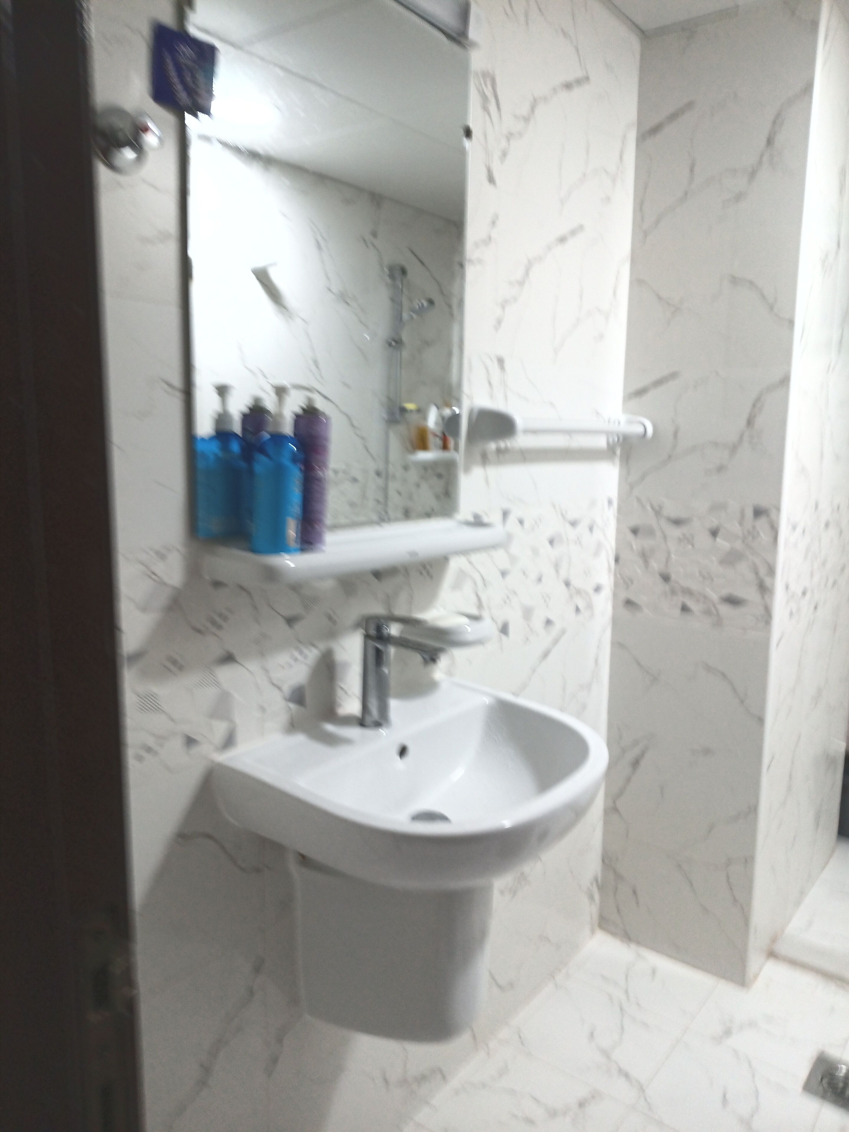 Dusche, Handtücher, Toilettenpapier