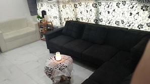 Living area - Wonderful Private Venue in Central Abu Dhabi perfect for your relaxing getaway. (Abu Dhabi)