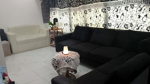 Living area - Wonderful Private Venue in Central Abu Dhabi perfect for your relaxing getaway. (Abu Dhabi)