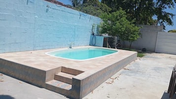 Kolam renang outdoor