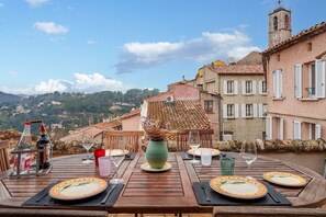 Outdoor dining - La Bastide Belle-Pierre - A 25 min de Fréjus (Bagnols-en-Forêt)