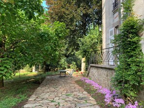 Terrace/patio - Beautiful country house on the edge of a village, ideal for families! (Compreignac)