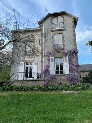 Exterior - Beautiful country house on the edge of a village, ideal for families! (Compreignac)