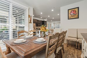Dining - Modern Luxury3BD/2.5BA Garage Family&BusinessReady (Covina)