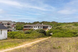 Exterior - Salty Ober + Semi-Oceanfront with Private Pool (Kitty Hawk)