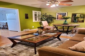 Living area - Charming Grant Park Retreat | Walk to Mall, Parks & Transit | Central Winnipeg (Winnipeg)