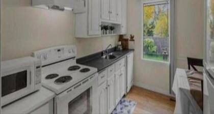 Charming Grant Park Retreat | Walk to Mall, Parks & Transit | Central Winnipeg