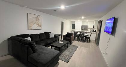 Brand New Cozy 3 BD w/Fiber optic nested in quite Cul De SAC. Ultra modern