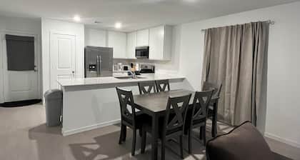 Brand New Cozy 3 BD w/Fiber optic nested in quite Cul De SAC. Ultra modern