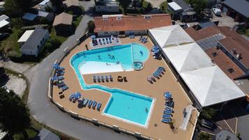 Een verwarmd zwembad