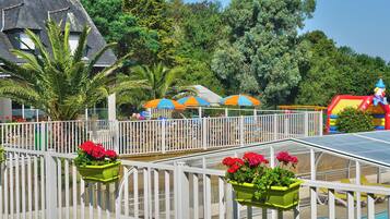 Piscina coperta, una piscina riscaldata