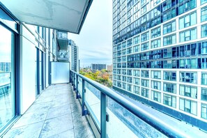 Suíte premier, 2 quartos, para não fumantes, vista para a cidade | Sacada