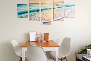 Dining - Shoreleaf Haven Moments from Waves and Seaside Eats (Dee Why)