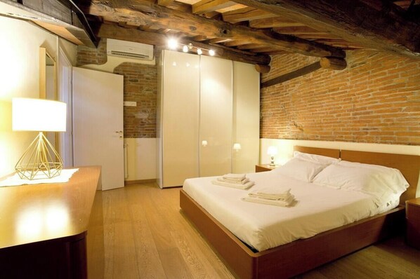 3 bedrooms, iron/ironing board - Casa San Girolamo, historic flat with terrace in Lucca's City Center (Lucca)