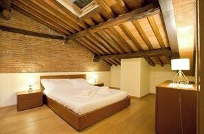3 bedrooms, iron/ironing board - Casa San Girolamo, historic flat with terrace in Lucca's City Center (Lucca)