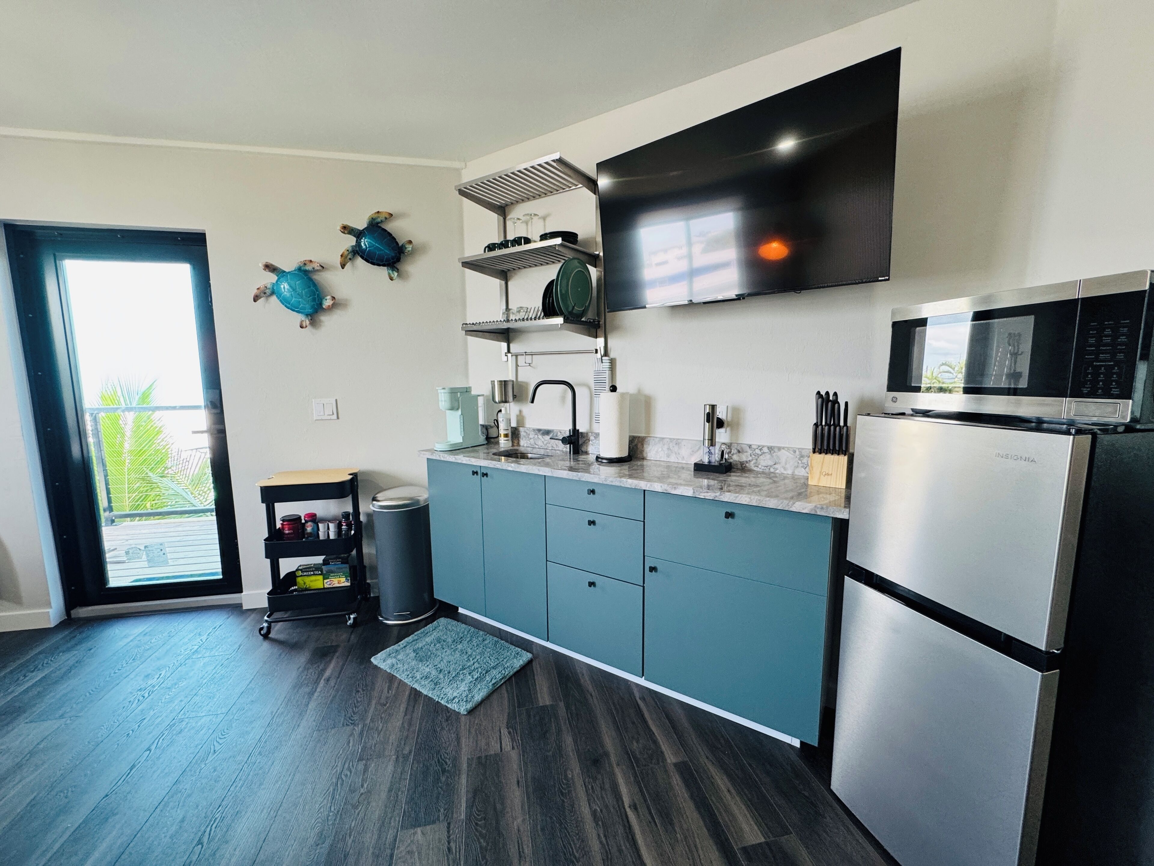 Fridge, microwave, coffee/tea maker, toaster