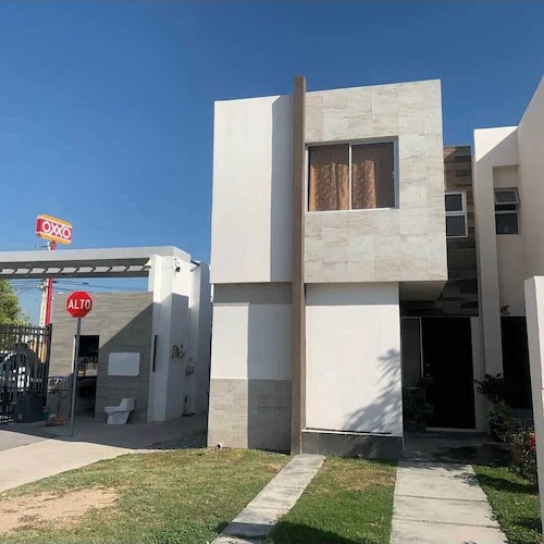 Excellent home to rest (near the airport)