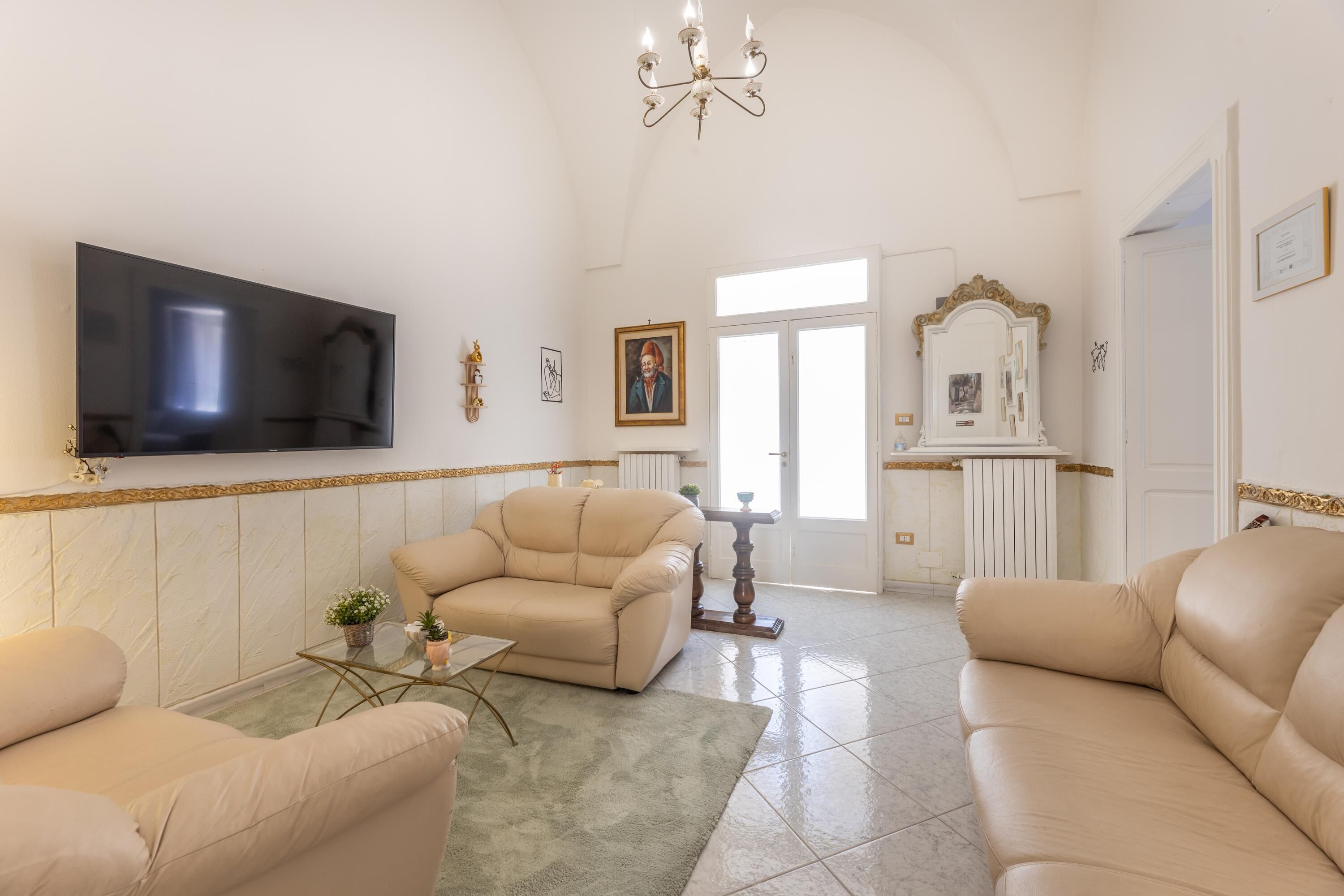 TV, caminetto