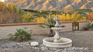 A garden with a stone fountain, surrounded by pebbles and plants, with a mountainous backdrop. - Spacious Catalina Mountain View Retreat 30+ min (Tucson)