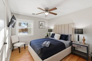 3 bedrooms, iron/ironing board, WiFi, bed sheets - Private, 3BR House w Fence Near Scott’s Addition! (Richmond)