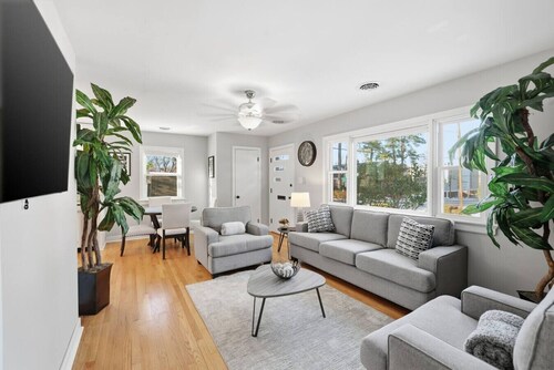 Private, 3BR House w Fence Near Scott’s Addition!