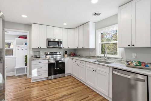 Private, 3BR House w Fence Near Scott’s Addition!