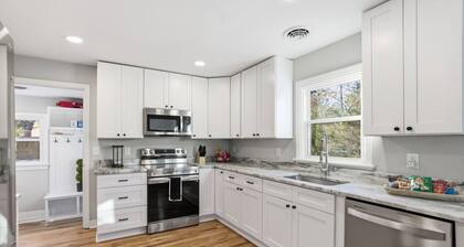 Private, 3BR House w Fence Near Scott’s Addition!