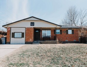 Exterior - Relax and Recharge 3 Bedroom (Lawton)