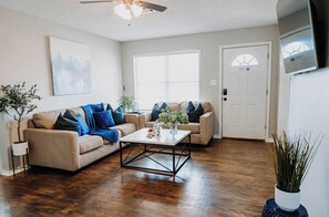 Living area - Relax and Recharge 3 Bedroom (Lawton)