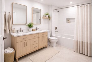 Bathroom - Stunning 2Bed 2Bath Apartment (Liverpool)