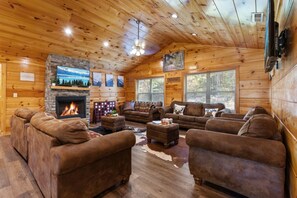 TV, fireplace, video games, books - Elegant Elite Estate — Wedding Venue w/ Lodging (Pigeon Forge)
