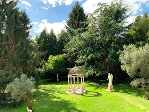 Property grounds - DORDOGNE VACATION RENTALS (Thiviers)
