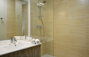 Bathroom - Studio + Terrasse Privée! Accès Piscines + Parking (Sallèles-d'Aude)