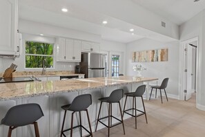 Private kitchen - Exclusive Tropical Paradise - Cocoa Beach, Florida (Cocoa Beach)