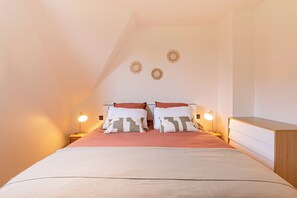 5 Schlafzimmer, Bügeleisen/Bügelbrett, Bettwäsche