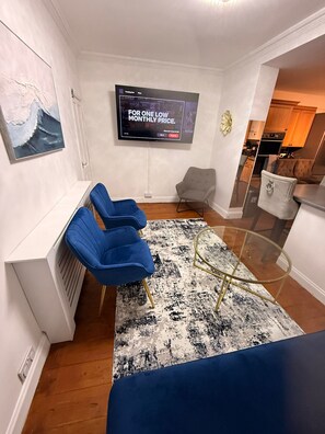 Interior - Stylish 3BR East London Home | Sleeps 8 | Great Transport Links (Barking)