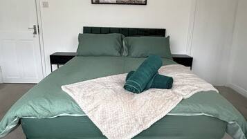 3 bedrooms, iron/ironing board, free WiFi, bed sheets