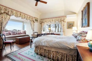 4 室のベッドルーム、アイロン / アイロン台、WiFi (無料)、ベッドシーツ