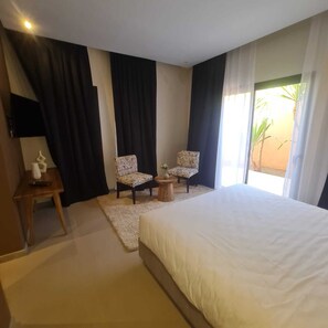 9 habitaciones, tabla de planchar con plancha, wifi y ropa de cama 