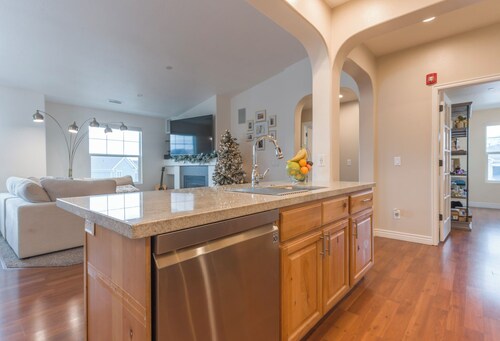 Daybreak Gateway Skiing, Office & Views